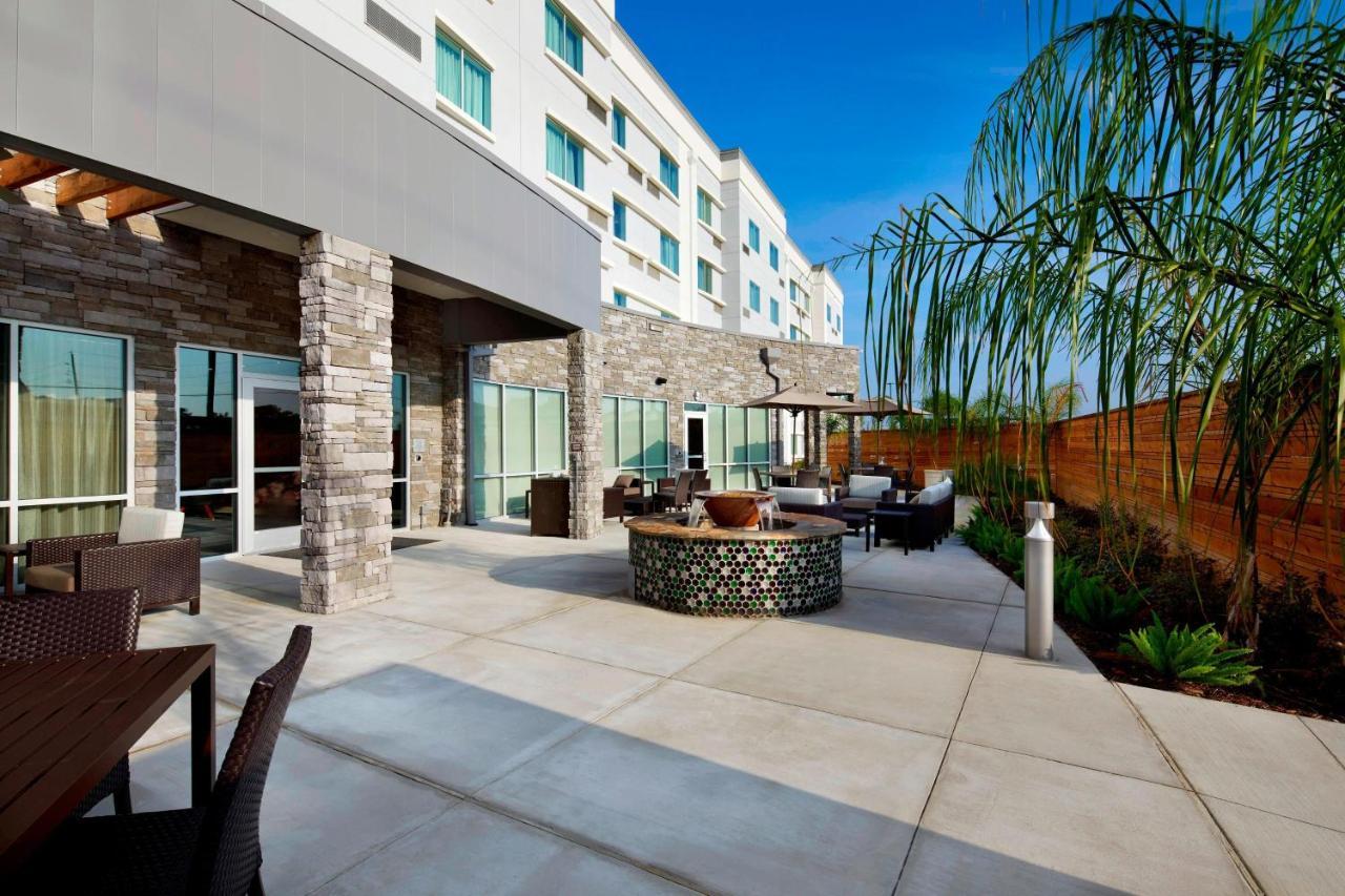 Courtyard By Marriott Houston Intercontinental Airport Hotel Exterior foto